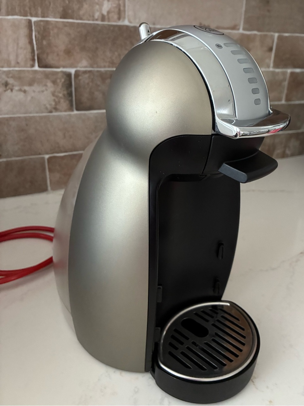 Nescafe Dolce Gusto Genio 2 Single-Serve Espresso and Coffee Machine